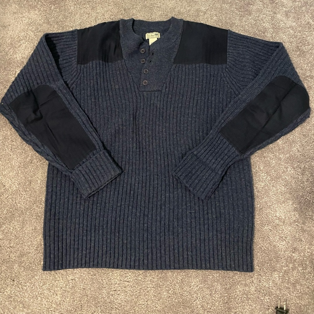 L.L. Bean Men's Navy and Black Ribbed Henley Sweater